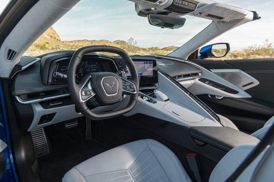 Интерьер Chevrolet Corvette Stingray (C8) 2020 года  (NA) (фото 29 из 42)